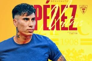 官方：莱切与20岁智利后卫佩雷斯签下“3+2”合同