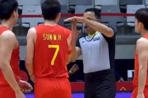 中新大战裁判组出炉：伊拉克裁判Ahmed Ali Al-shuwaili继续吹罚